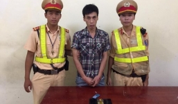 CSGT tóm gọn đối tượng cướp điện thoại trên phố